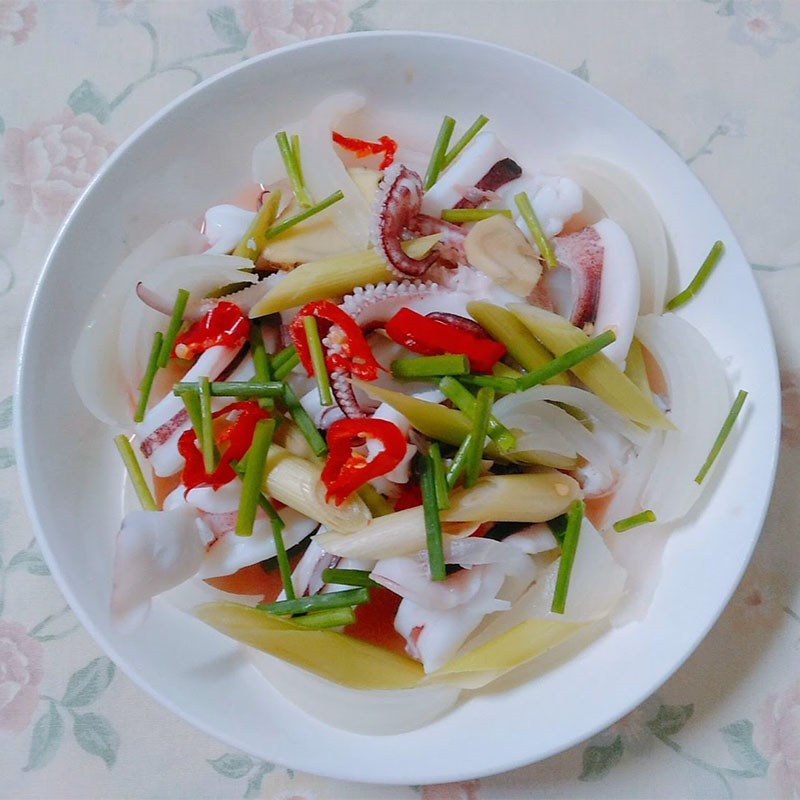 Step 3 Finished dish Steamed squid with ginger and lemongrass