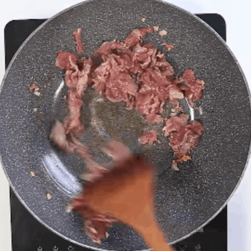 Step 5 Stir-fried beef Stir-fried beef with edible flowers