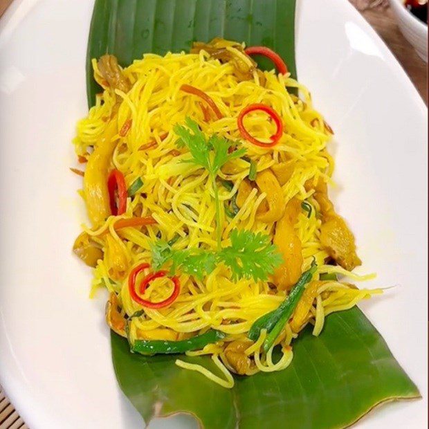Step 4 Finished Product Stir-fried vegetarian turmeric noodles (Recipe shared by Tiktok Vegetarian Kitchen XANH)