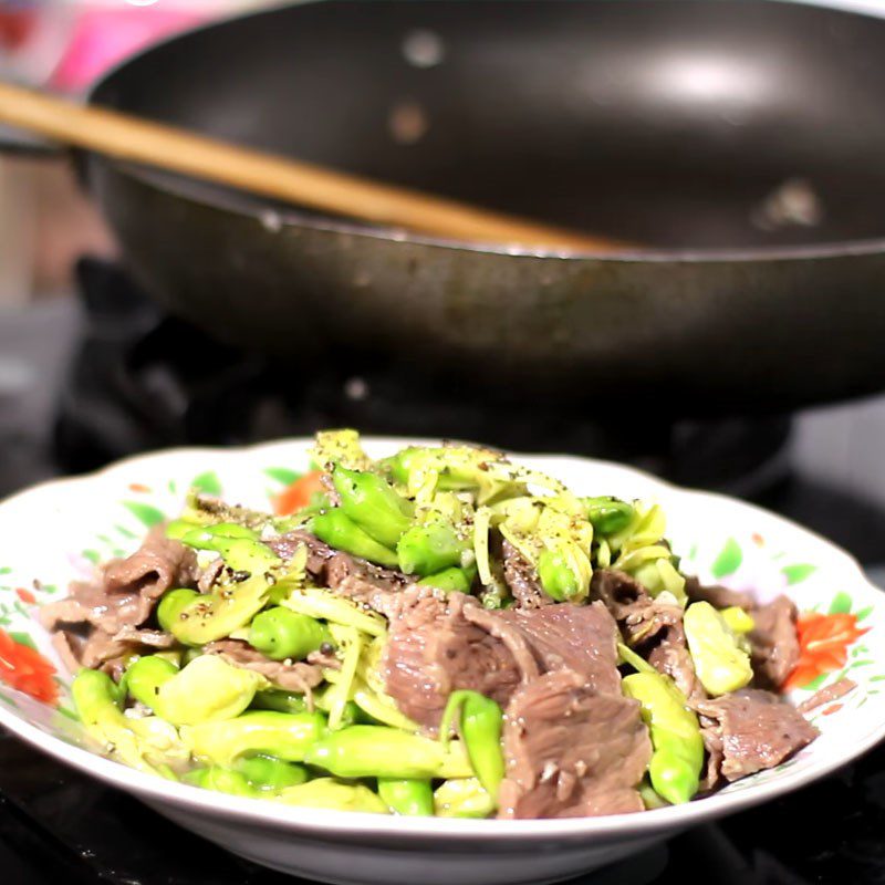 Step 7 Final product Stir-fried beef with edible flowers