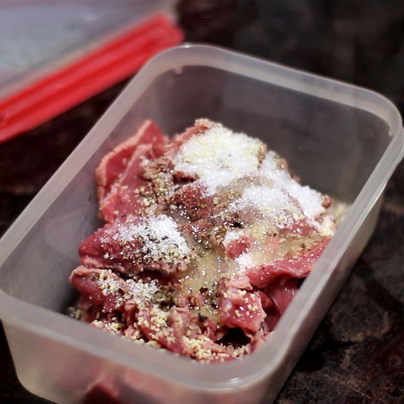 Step 4 Marinate the beef with spices Stir-fried beef with asparagus