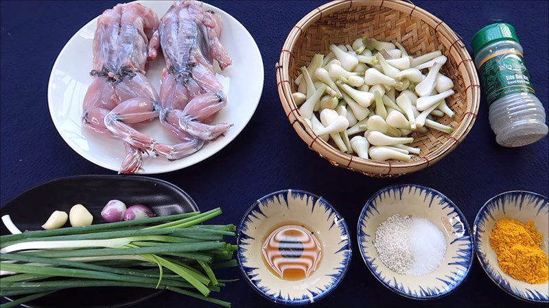 Ingredients for stir-fried frog with pickled shallots