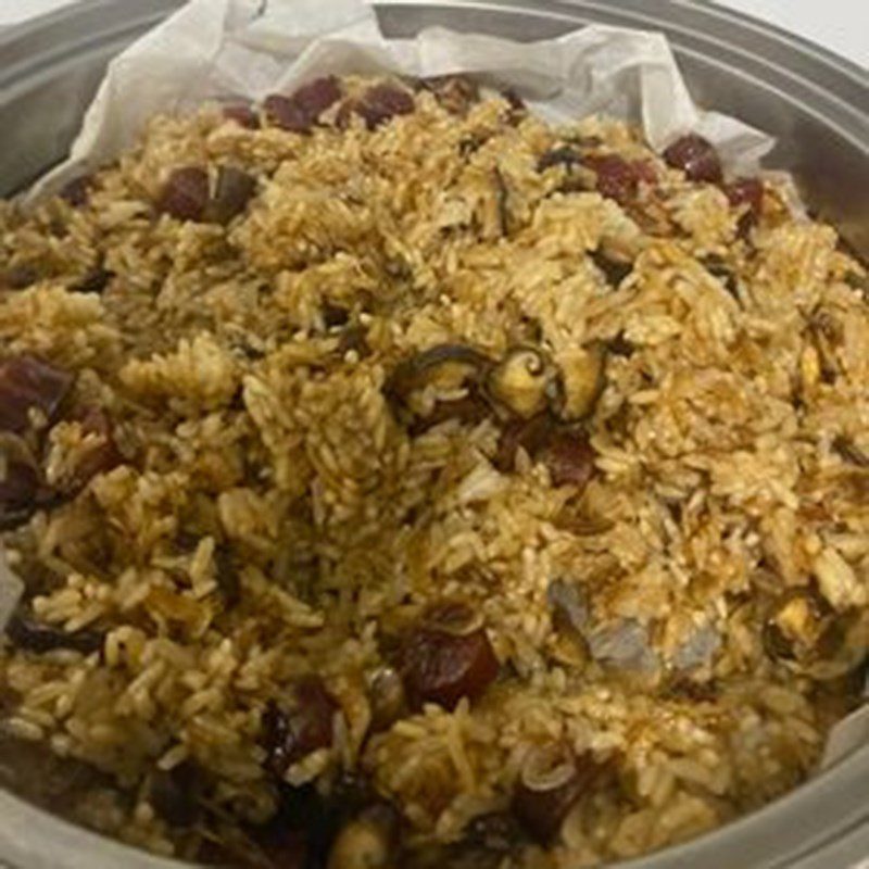 Step 3 Proceed to cook sticky rice with sausage