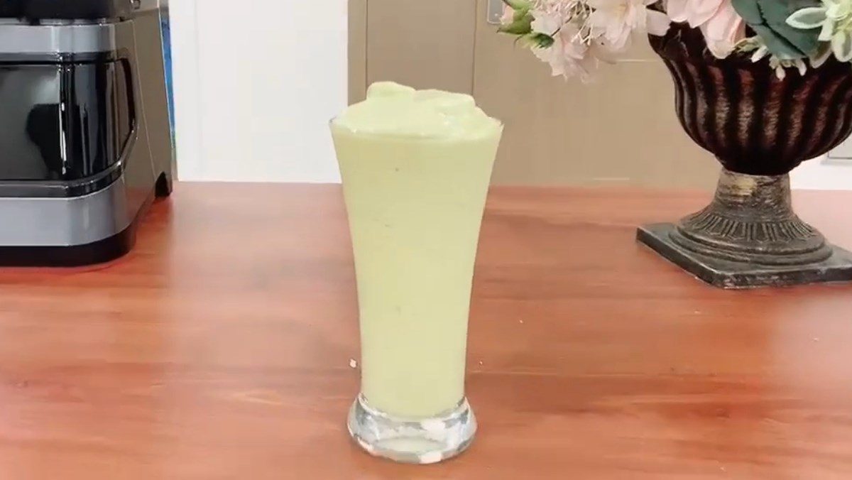 Avocado Soursop Yogurt Smoothie