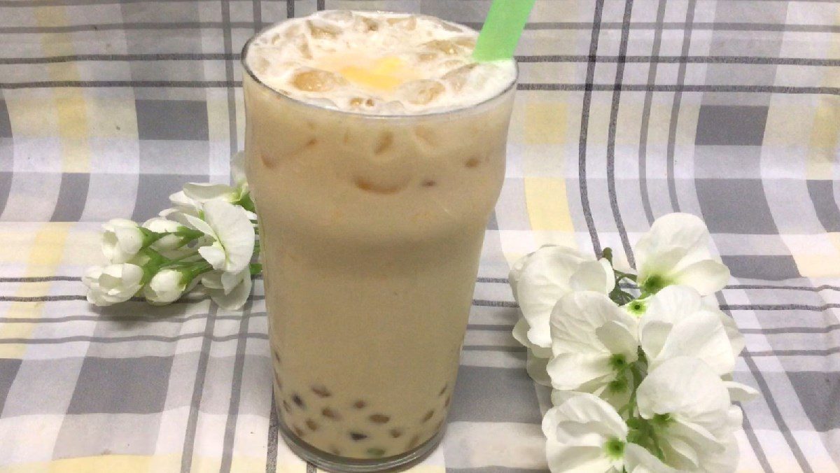 3 Ways to Make Deliciously Sweet and Creamy Coconut Milk Tea 14 Coconut milk powder tea
