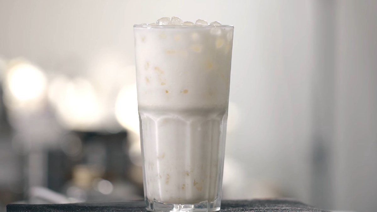 3 Ways to Make Deliciously Sweet and Creamy Coconut Milk Tea 2 Coconut milk tea