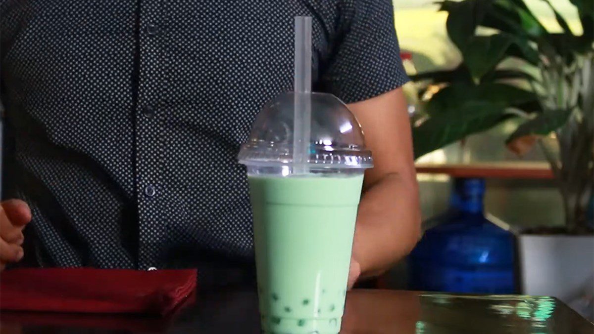 2 Easy Ways to Make Delicious Mint Milk Tea at Home 2 Peppermint milk tea with white pearls