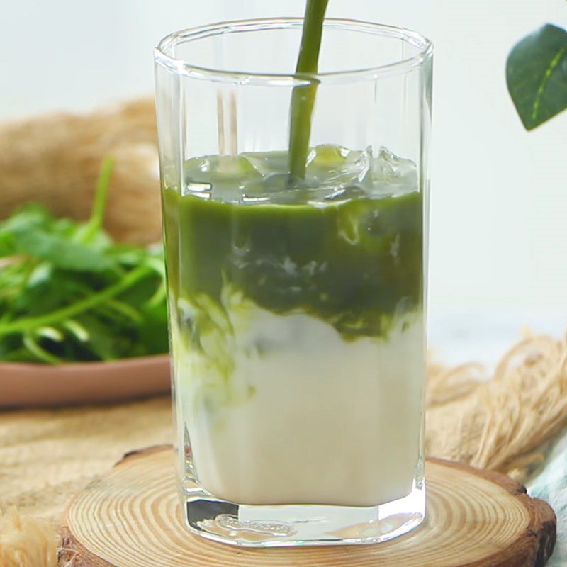 Step 3 Presentation of green bean and pennywort smoothie