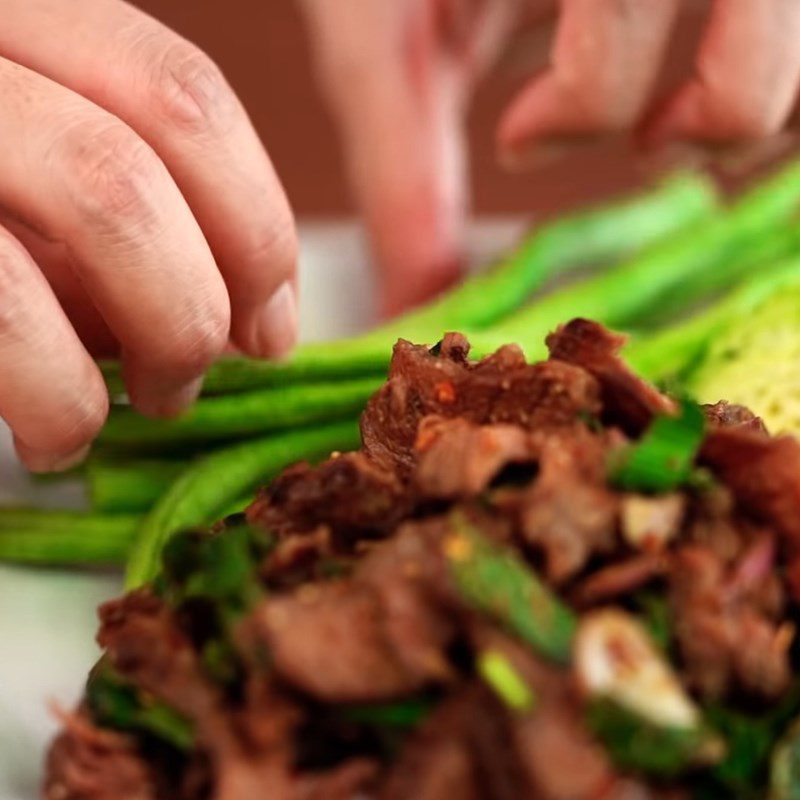 Step 7 Presentation of Grilled Beef Salad