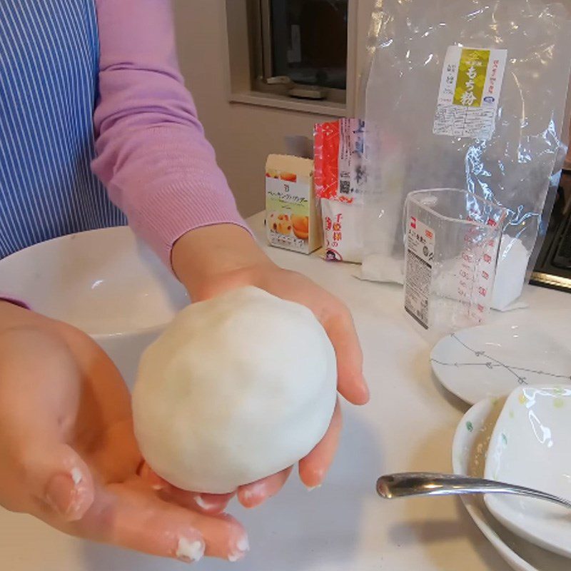 Step 1 Mix the cake dough for Fried Sweet Cakes with Mung Bean Filling