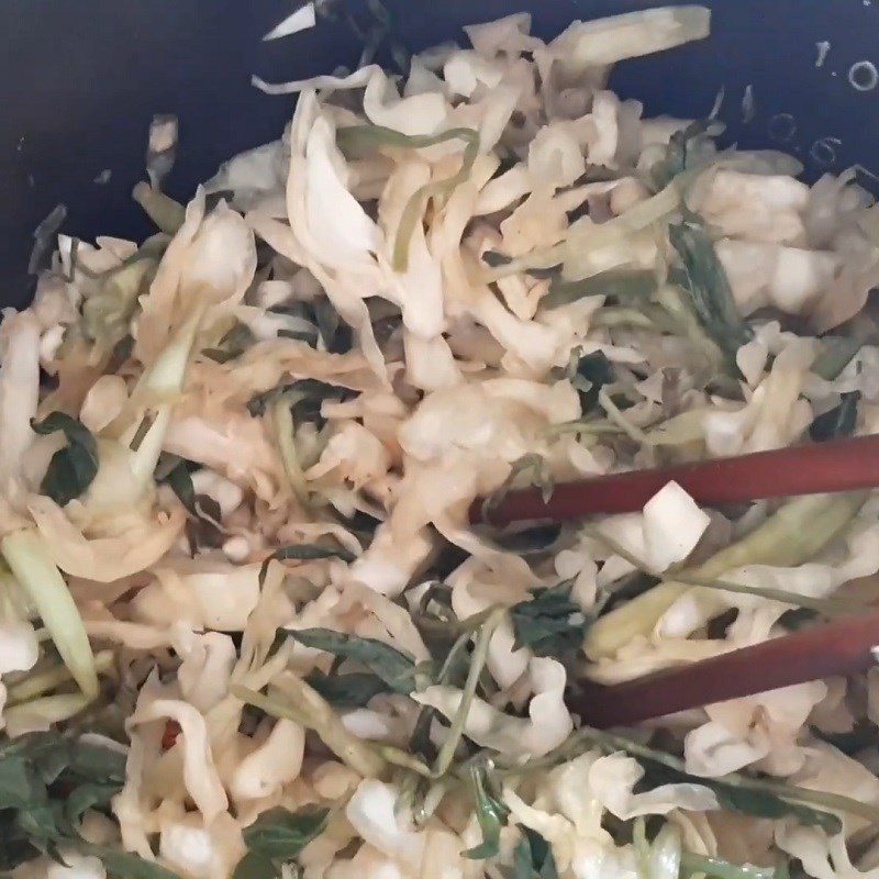 Step 3 Mix the cabbage Chicken and Vietnamese coriander salad
