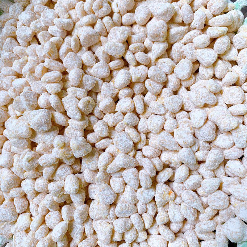 Step 2 Mixing flour for Butter Fried Corn (Recipe shared by a user)