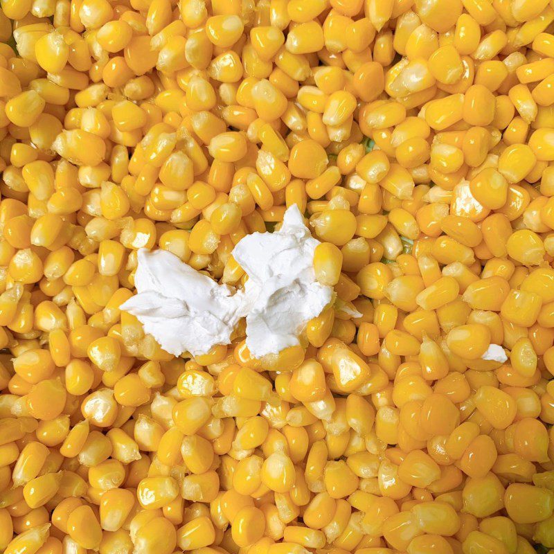 Step 2 Mixing flour for Butter Fried Corn (Recipe shared by a user)