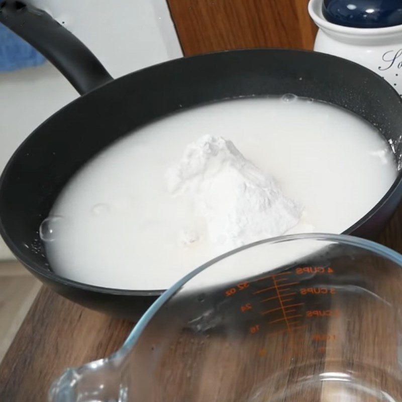 Step 2 Mix the flour for Taro Fried Flour with Egg