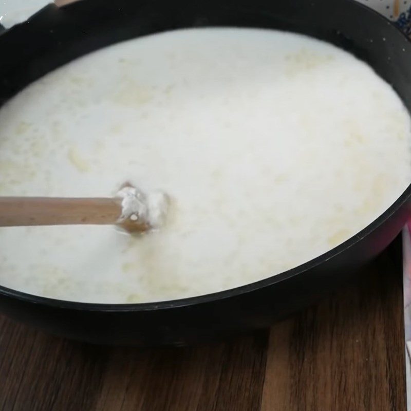 Step 2 Mix the flour for Taro Fried Flour with Egg