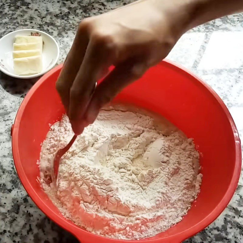 Step 2 Mixing the dough for butter milk bread using a non-stick pan