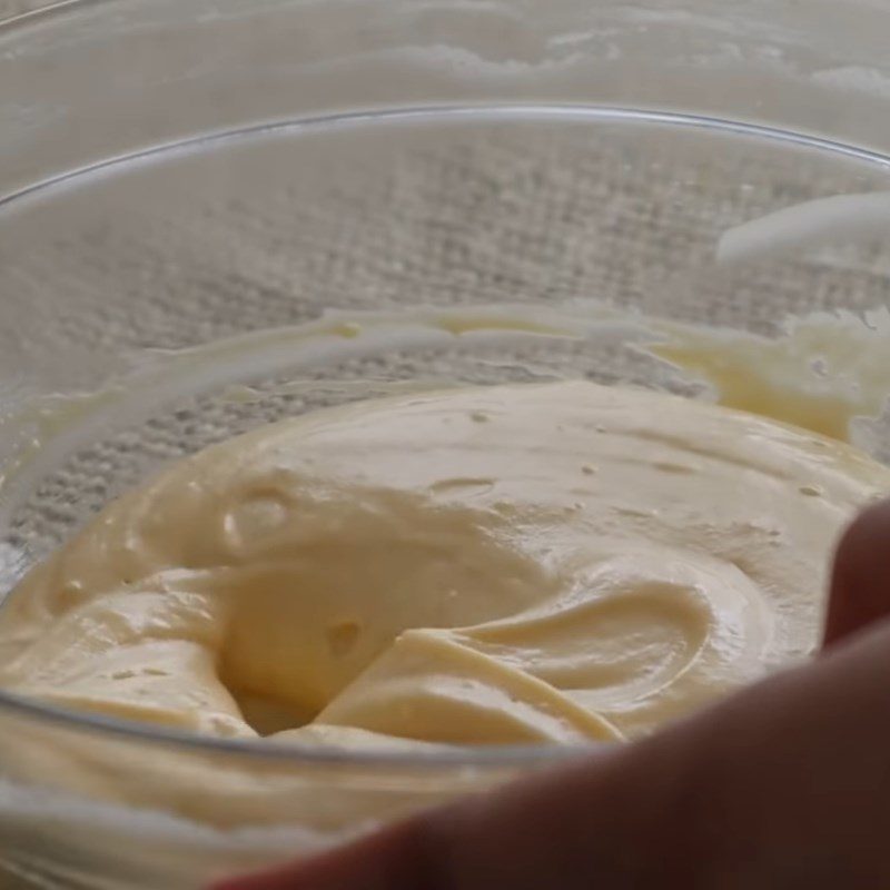 Step 3 Mix the cake batter for cream cheese muffins