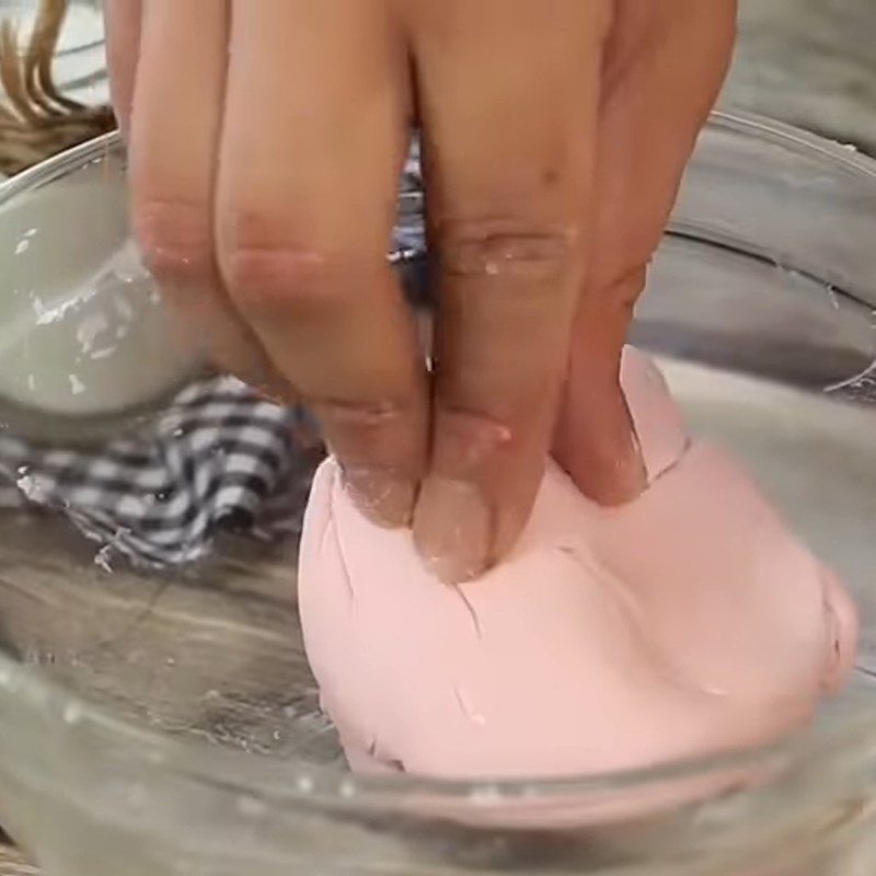 Step 2 Mix the dough to make tapioca pearls for coconut milk tea