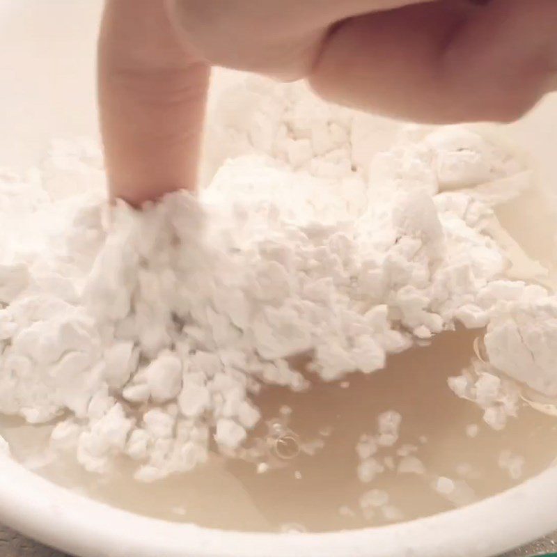 Step 1 Mixing mochi flour for Mochi Milk Tea