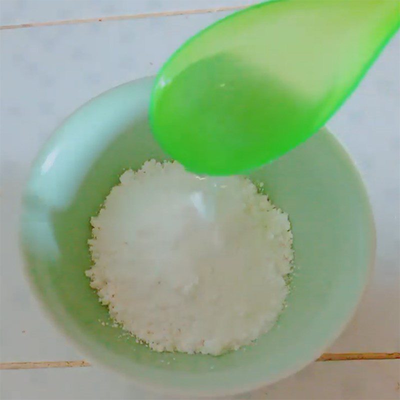 Step 3 Mix the glutinous rice flour and shape the cake Jackfruit seed cake