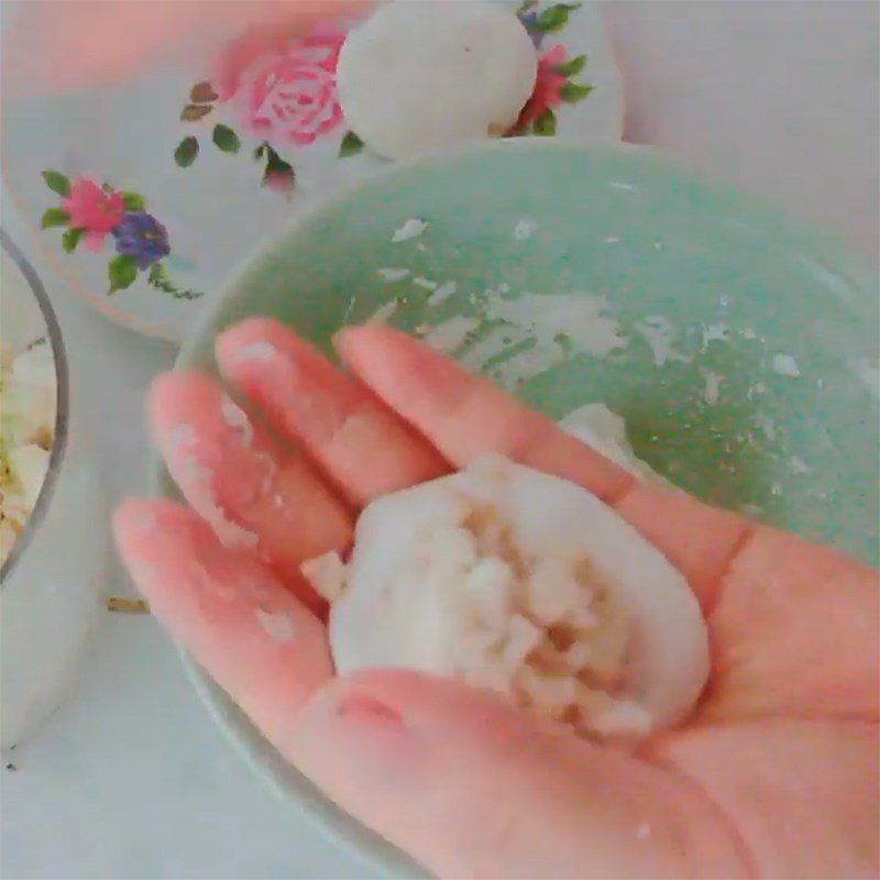 Step 3 Mix the glutinous rice flour and shape the cake Jackfruit seed cake