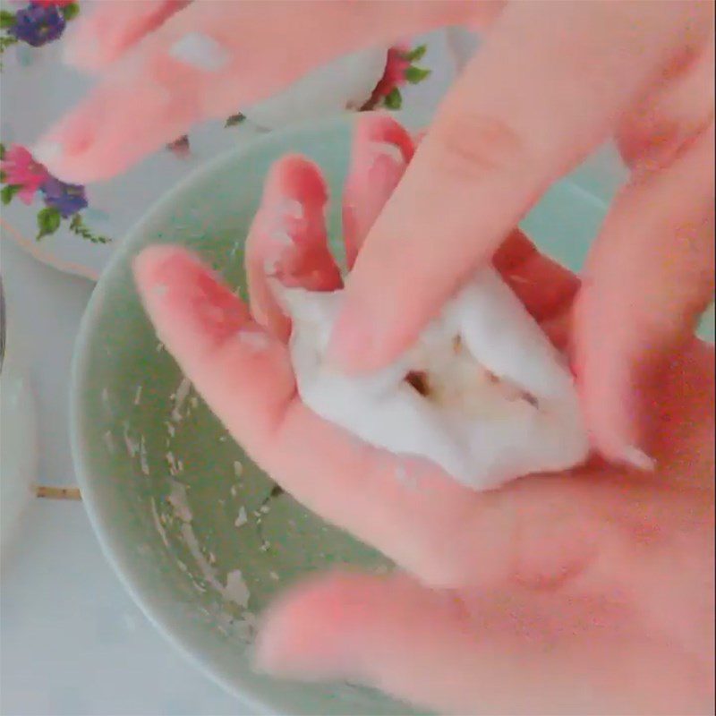 Step 3 Mix the glutinous rice flour and shape the cake Jackfruit seed cake