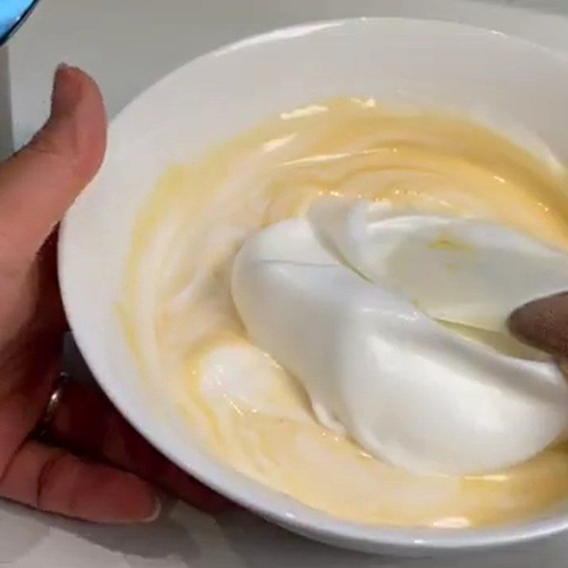 Step 3 Mix the batter with the egg whites Condensed milk sponge cake cupcake