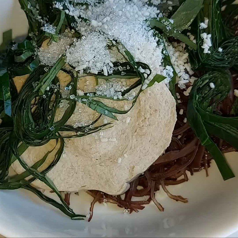Step 2 Mix the filling for crispy vegetarian betel leaf cake