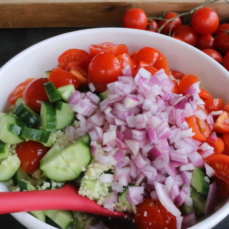 Step 4 Mix rice salad with tomato and cucumber Couscous salad with tomato and cucumber