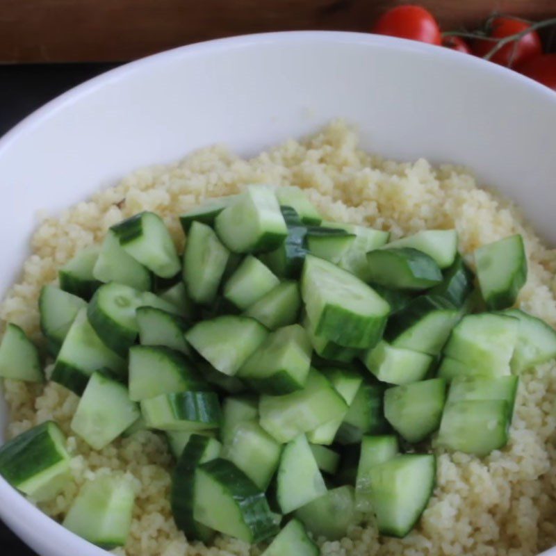 Step 4 Mix rice salad with tomato and cucumber Couscous salad with tomato and cucumber
