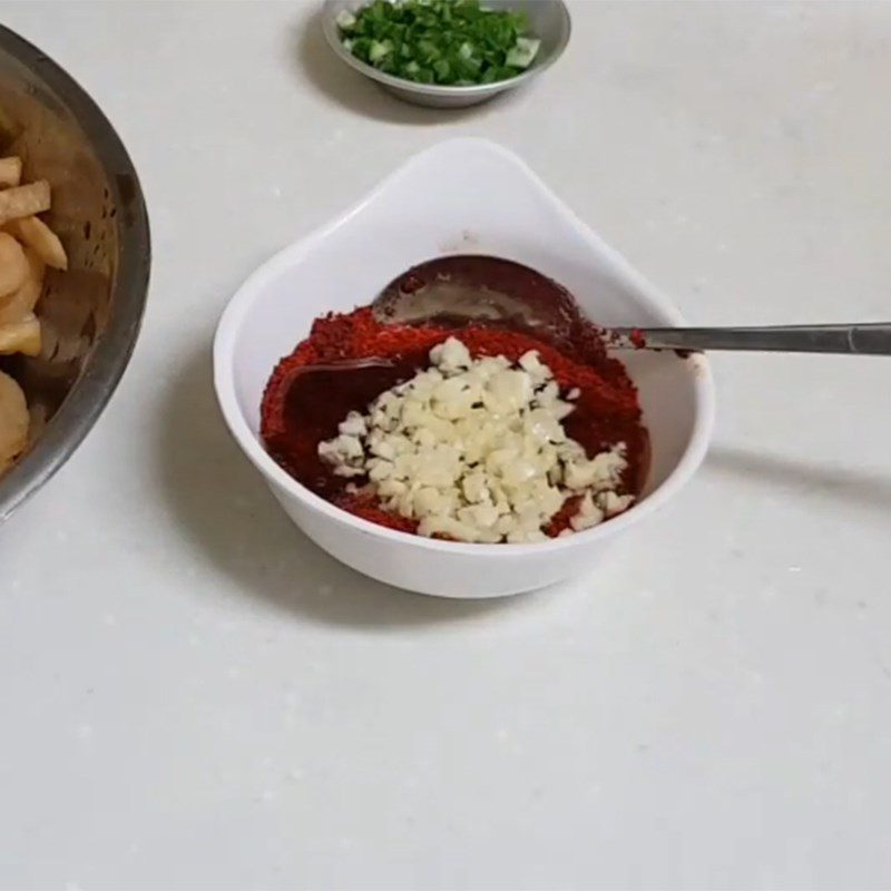 Step 2 Mix the radish Dried radish mixed sweet and salty