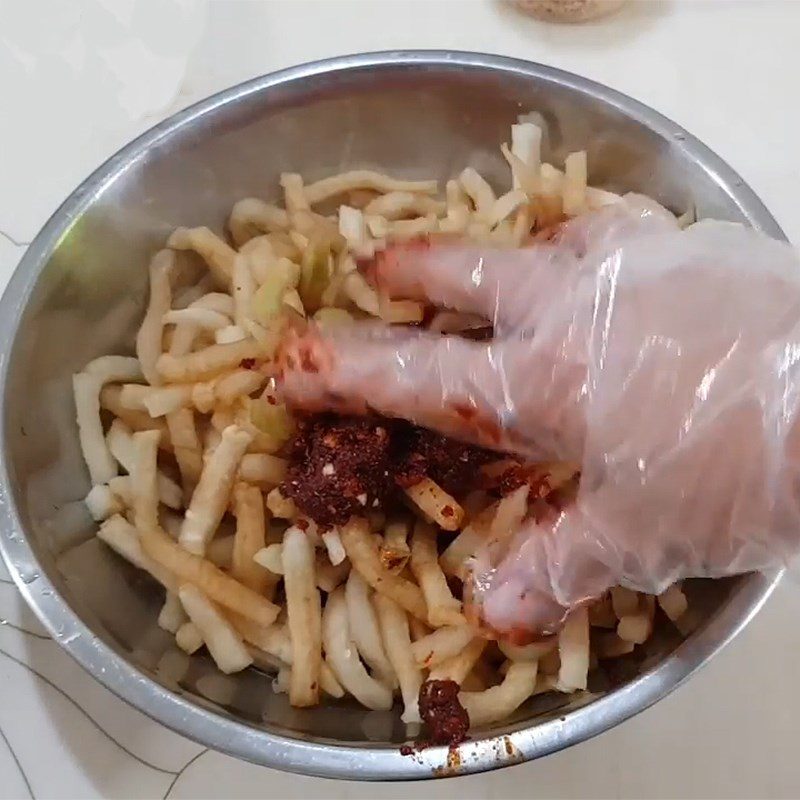 Step 2 Mix the radish Dried radish mixed sweet and salty