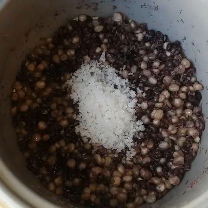 Step 4 Mix sugar and melt the sugar Corn bursts with black beans
