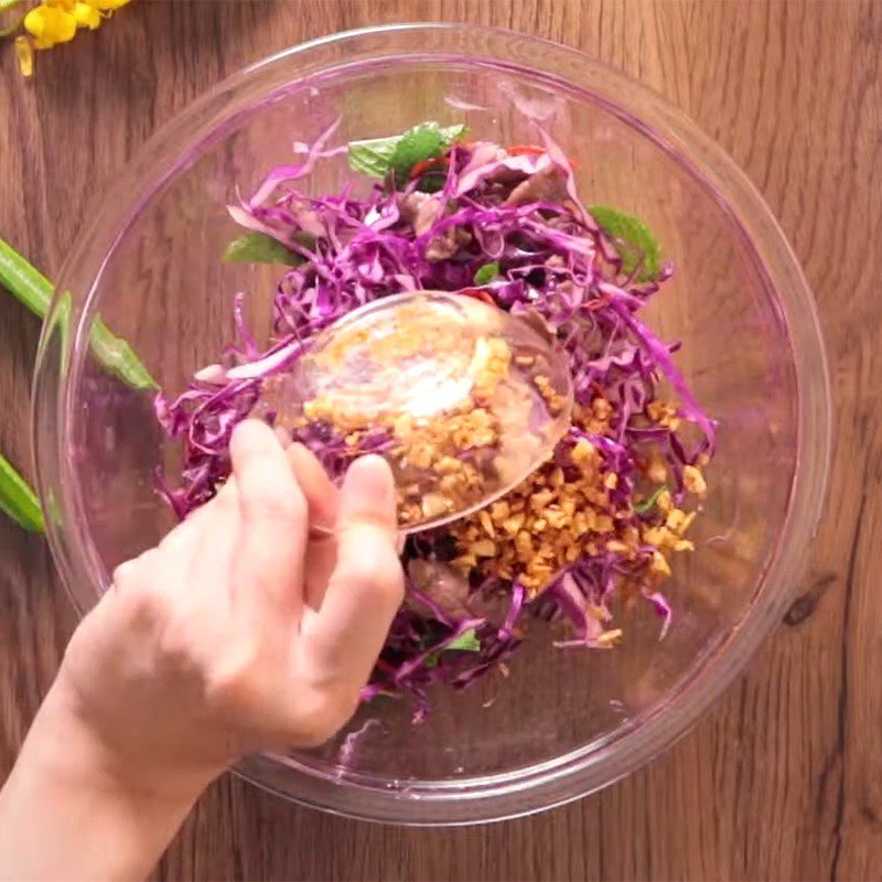 Step 5 Mixing the salad Beef salad with purple cabbage
