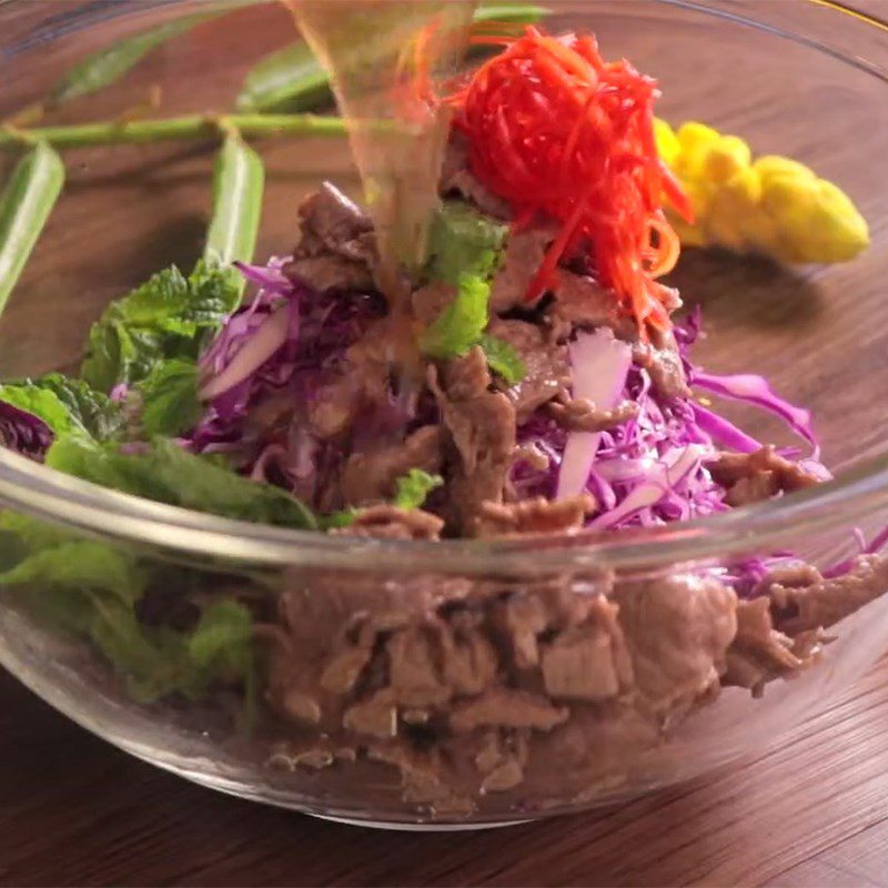 Step 5 Mixing the salad Beef salad with purple cabbage