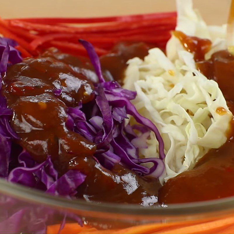 Step 4 Mix the salad for tamarind duck salad