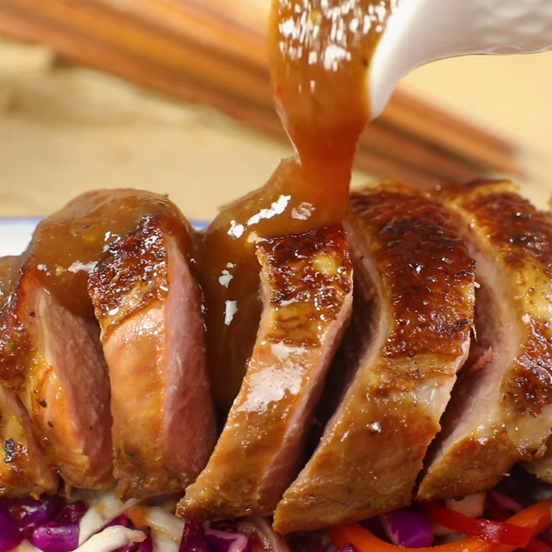 Step 4 Mixing the salad Duck salad with tamarind sauce