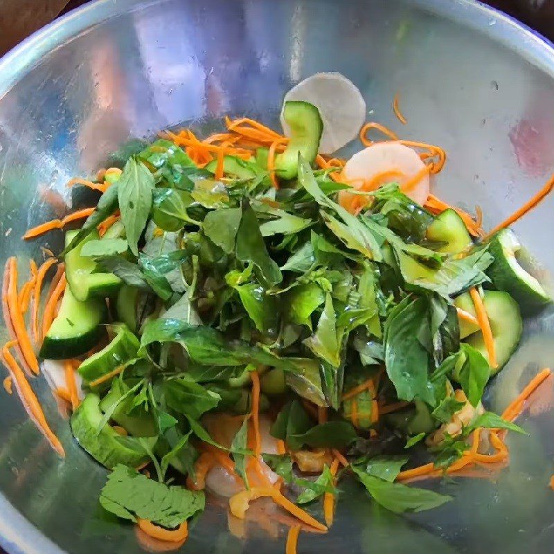 Step 3 Mixing the salad Dried shrimp salad with cucumber