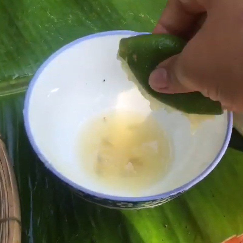 Step 3 Mixing the salad Dried shrimp papaya salad