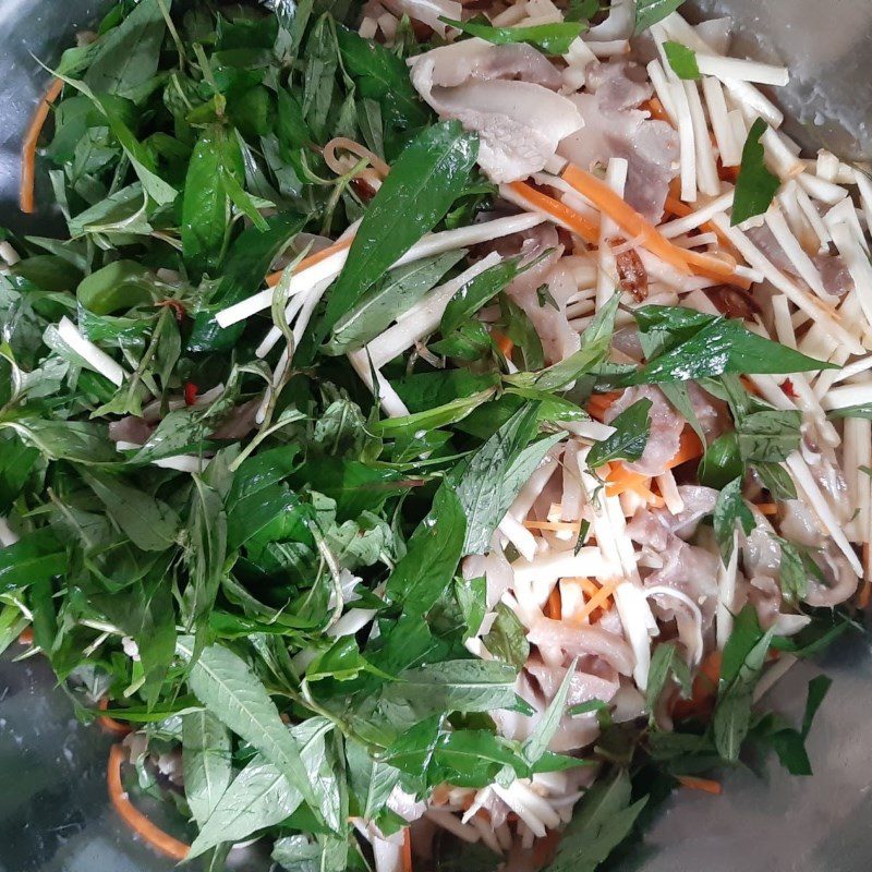 Step 5 Mix Salad Coconut Heart and Pig Ear