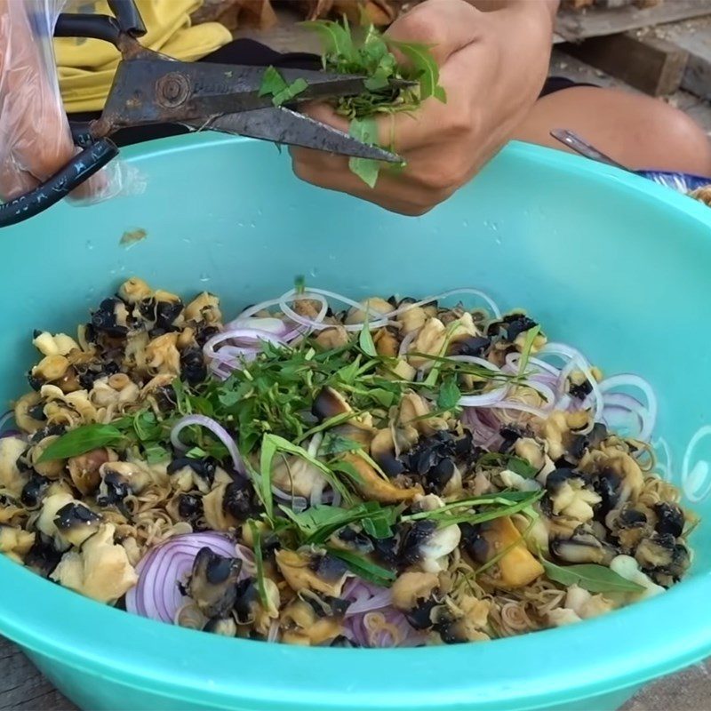 Step 3 Mixing the salad Oyster salad