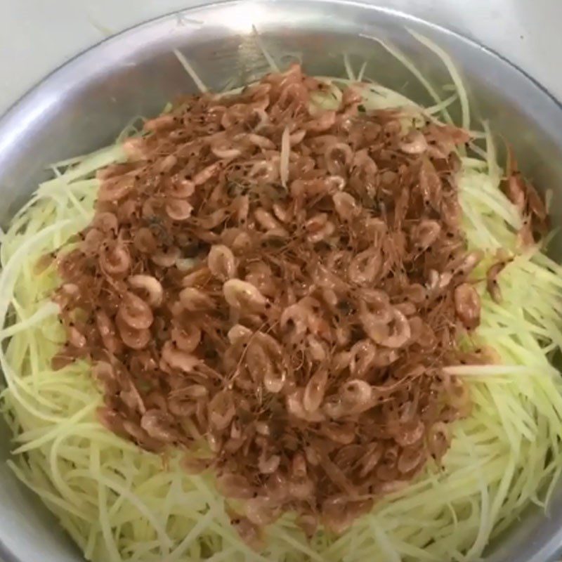 Step 5 Tossing the salad Papaya shrimp salad