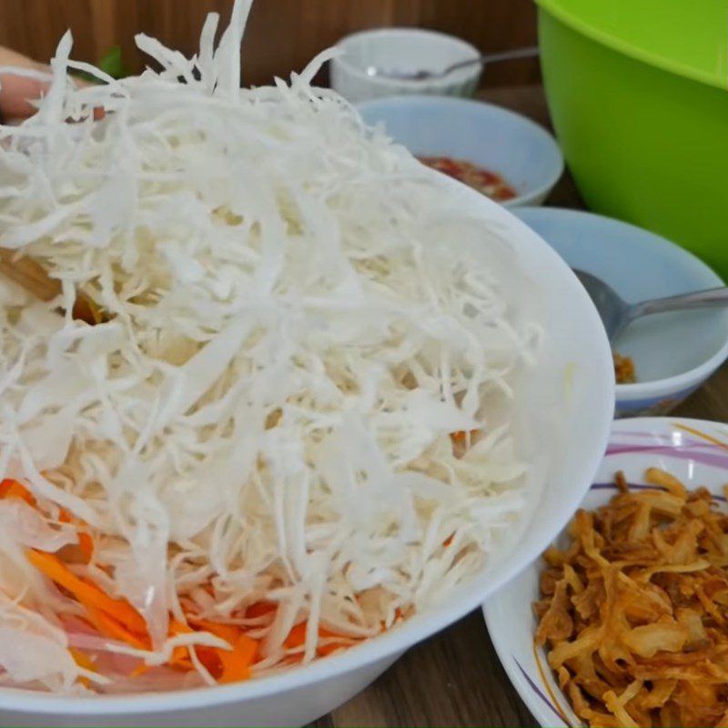 Step 5 Mixing the salad Cabbage salad with beef