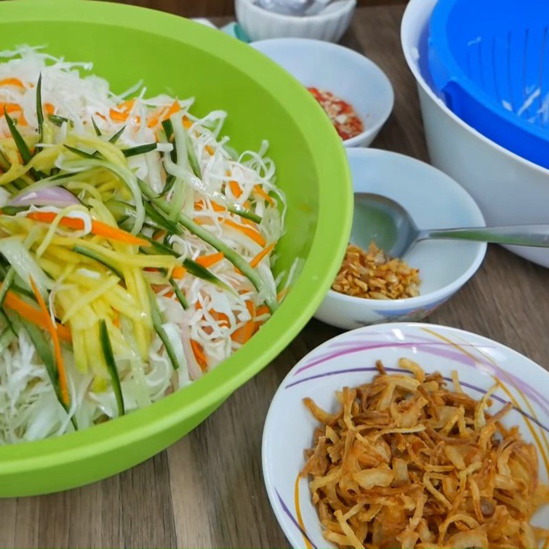 Step 5 Mixing the salad Cabbage salad with beef