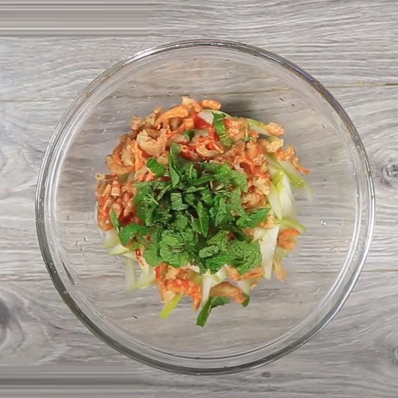 Step 3 Mixing salad Dried shrimp and apple salad