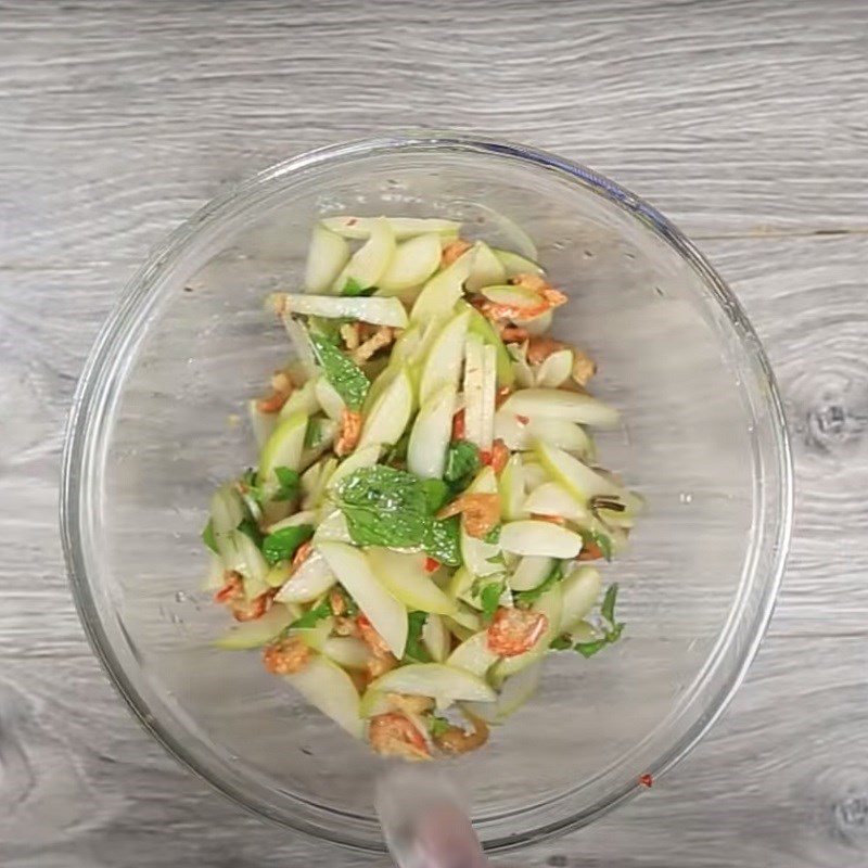 Step 3 Mixing salad Dried shrimp and apple salad