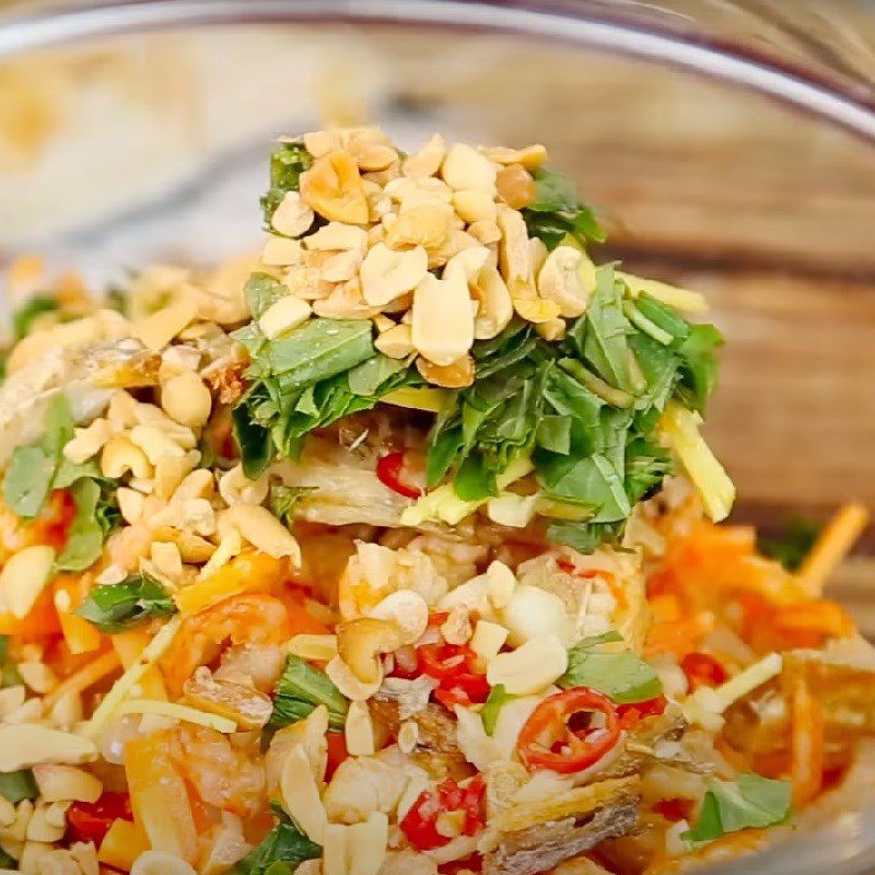 Step 4 Mixing the salad Dried shrimp and pickled scallion salad