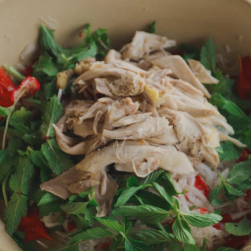 Step 5 Mix the phoenix flower chicken salad Phoenix flower chicken salad