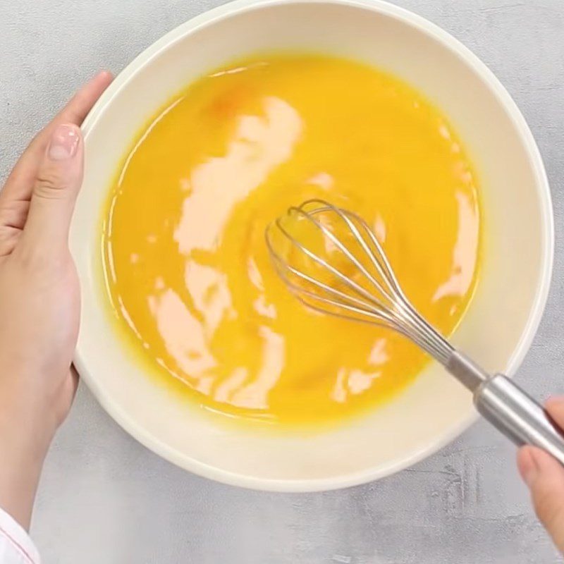 Step 3 Mixing the cake batter Western baked cake