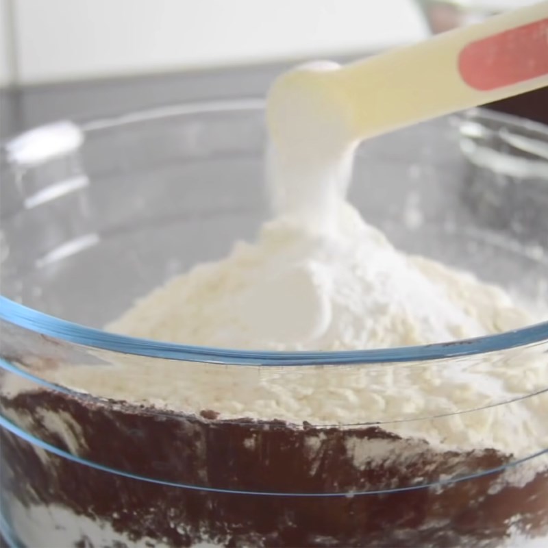 Step 1 Mix the dry ingredient mixture for Chocolate Fruit Cake